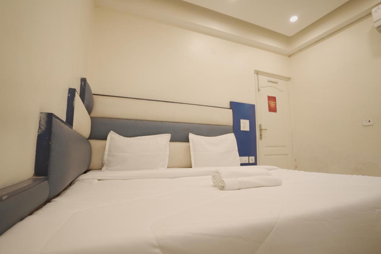 Hotel Leo Continental New Delhi Eksteriør bilde