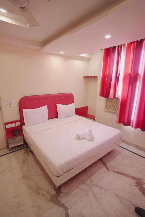 Hotel Leo Continental New Delhi Eksteriør bilde