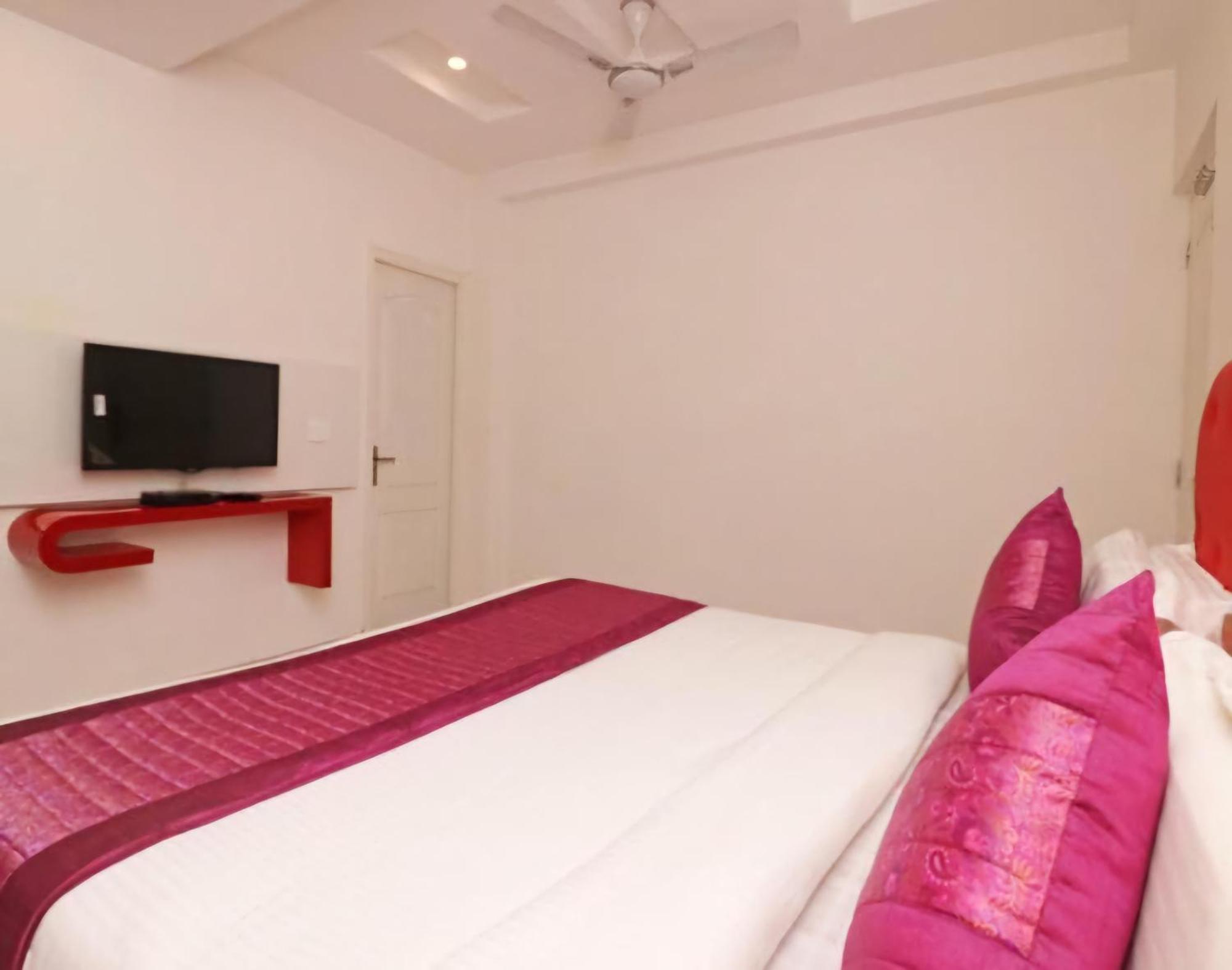 Hotel Leo Continental New Delhi Eksteriør bilde