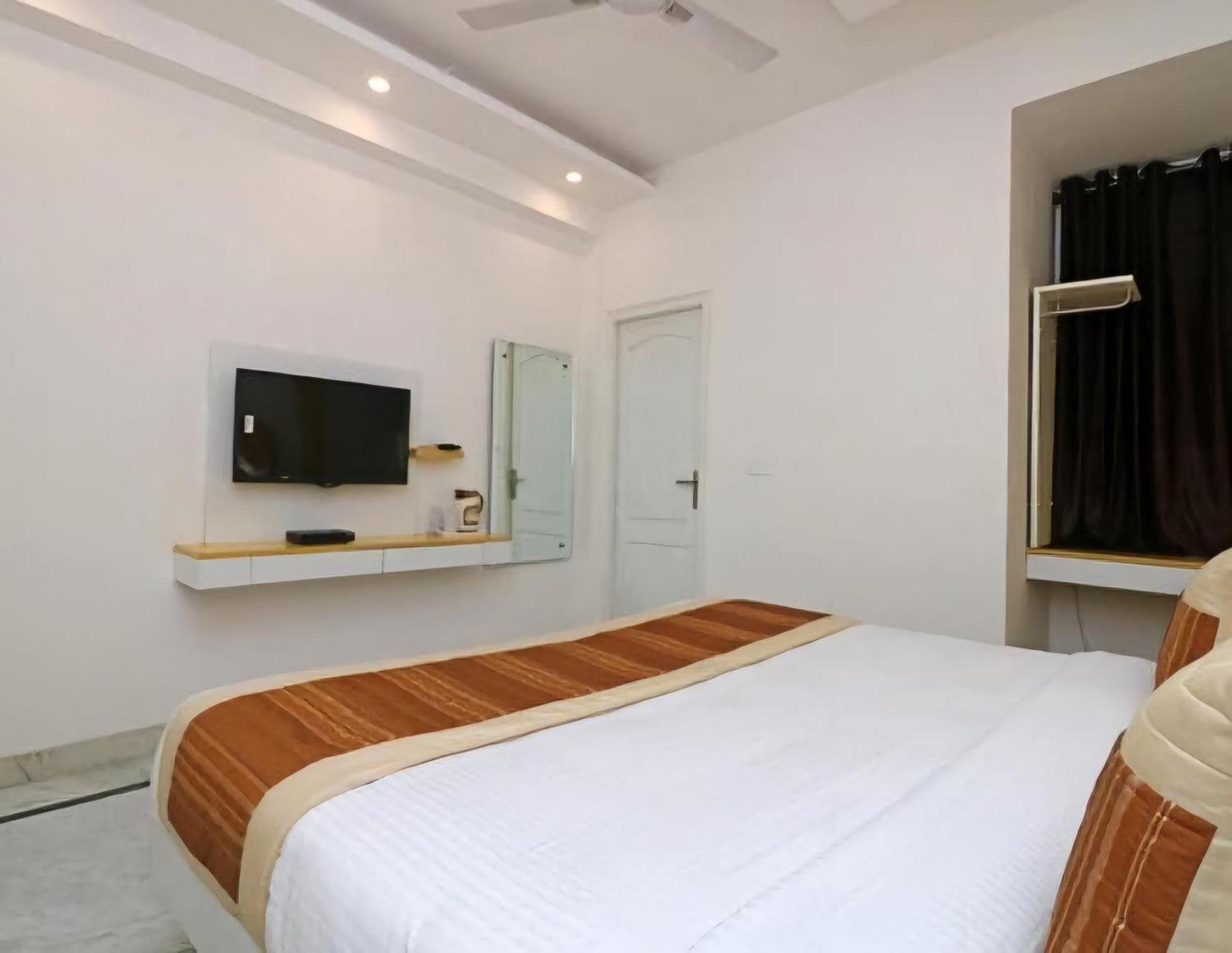 Hotel Leo Continental New Delhi Eksteriør bilde