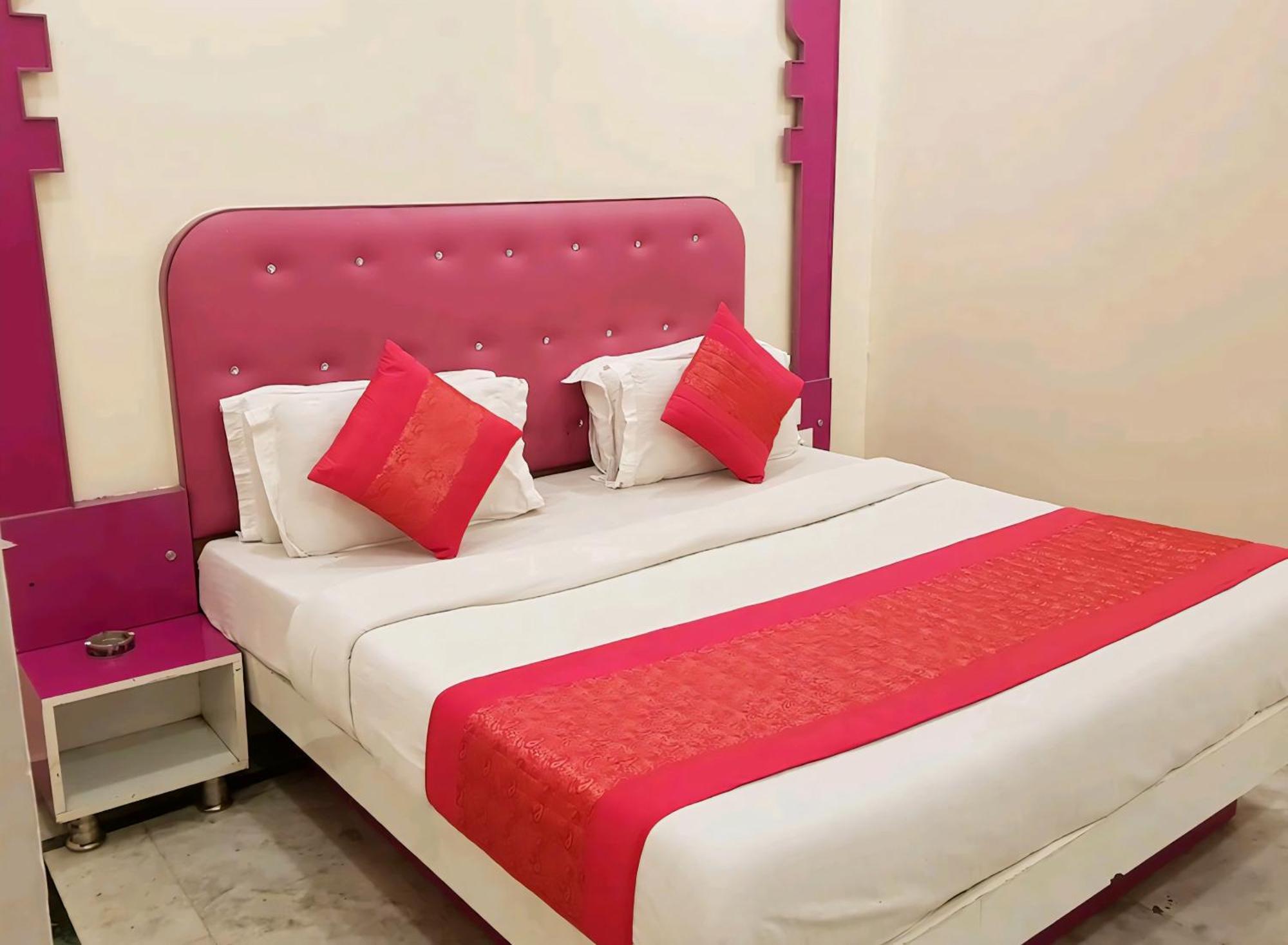 Hotel Leo Continental New Delhi Eksteriør bilde