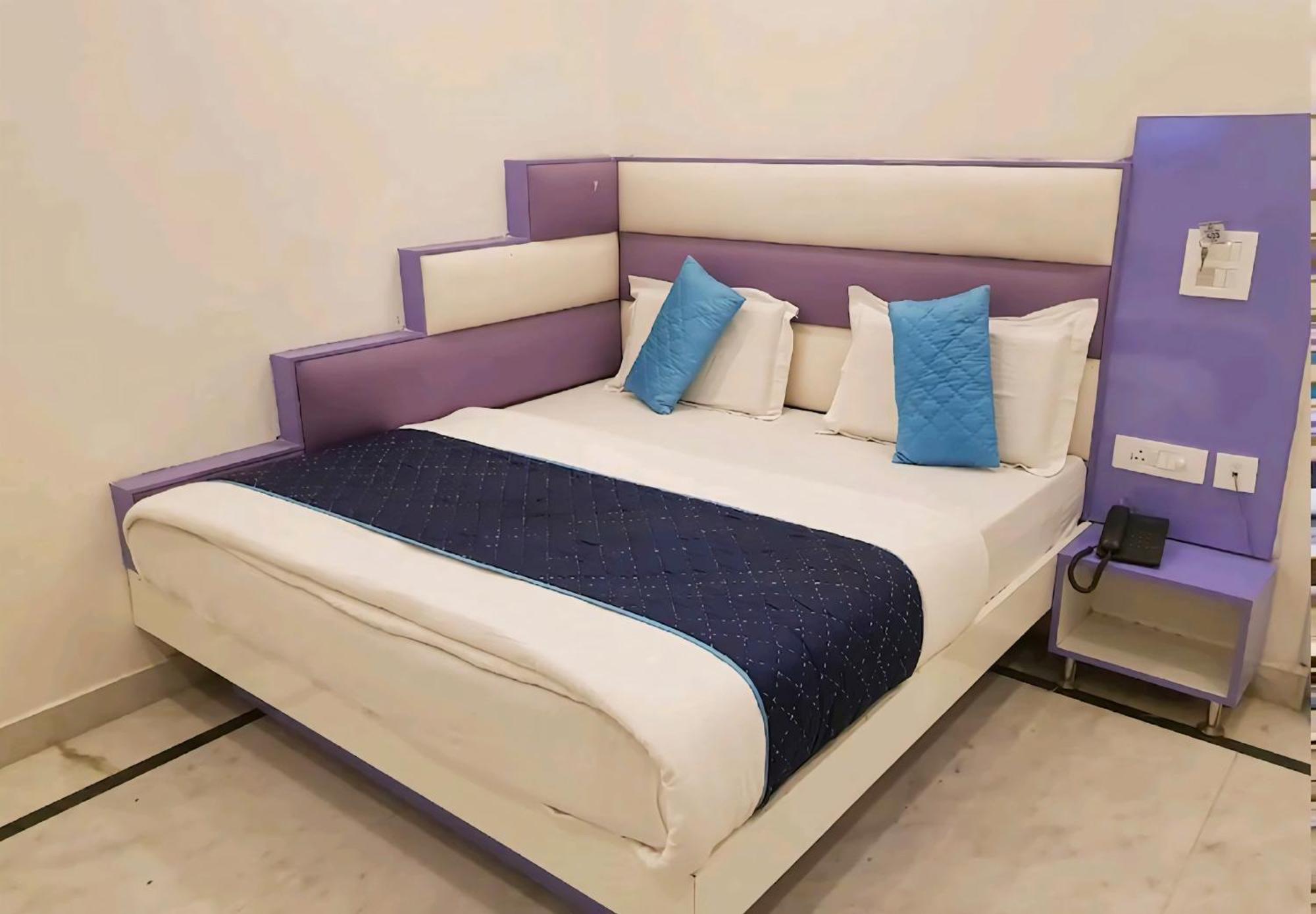 Hotel Leo Continental New Delhi Eksteriør bilde