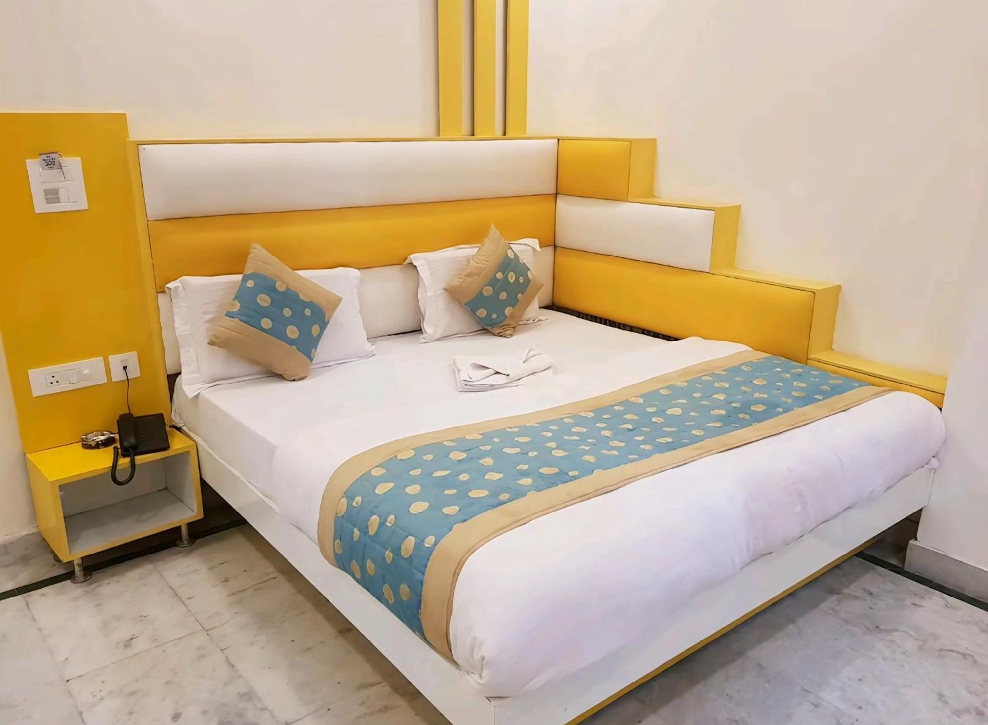 Hotel Leo Continental New Delhi Eksteriør bilde