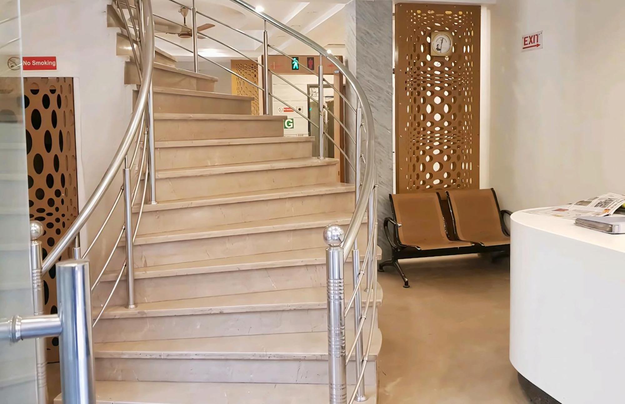 Hotel Leo Continental New Delhi Eksteriør bilde