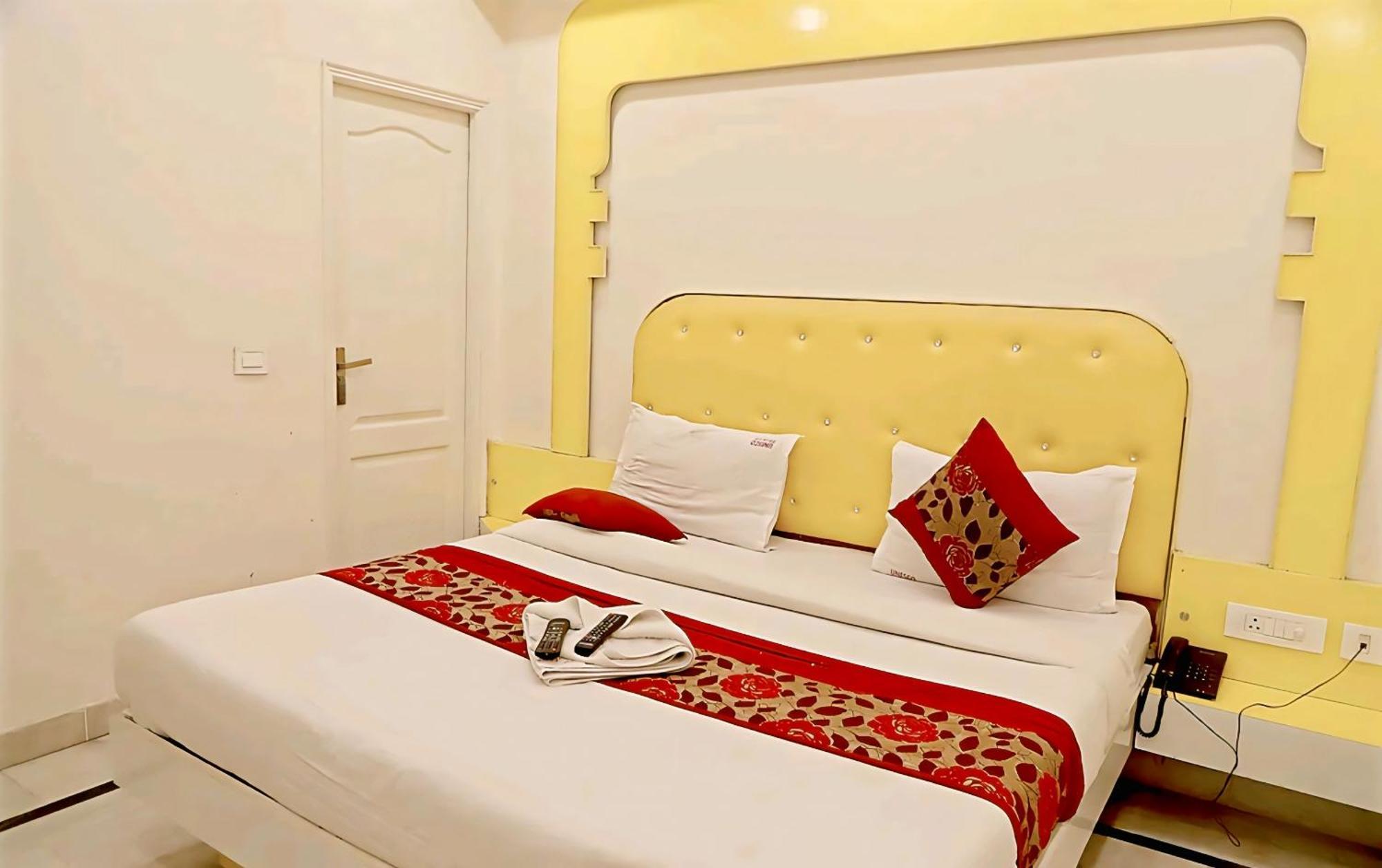 Hotel Leo Continental New Delhi Eksteriør bilde