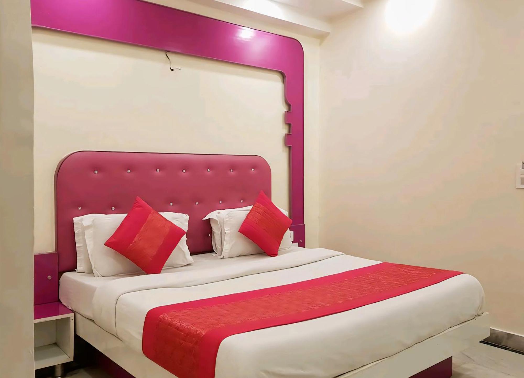 Hotel Leo Continental New Delhi Eksteriør bilde