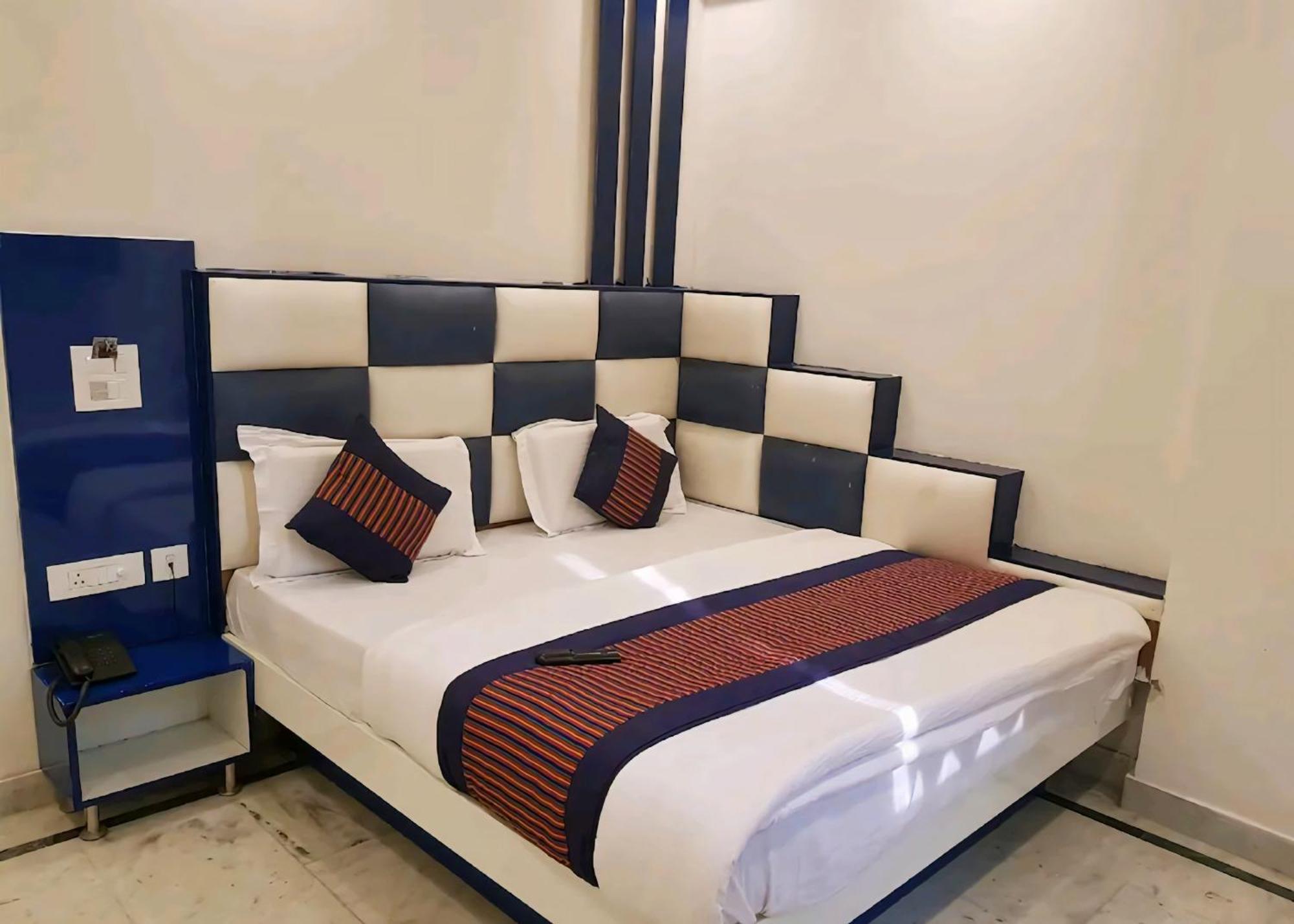Hotel Leo Continental New Delhi Eksteriør bilde